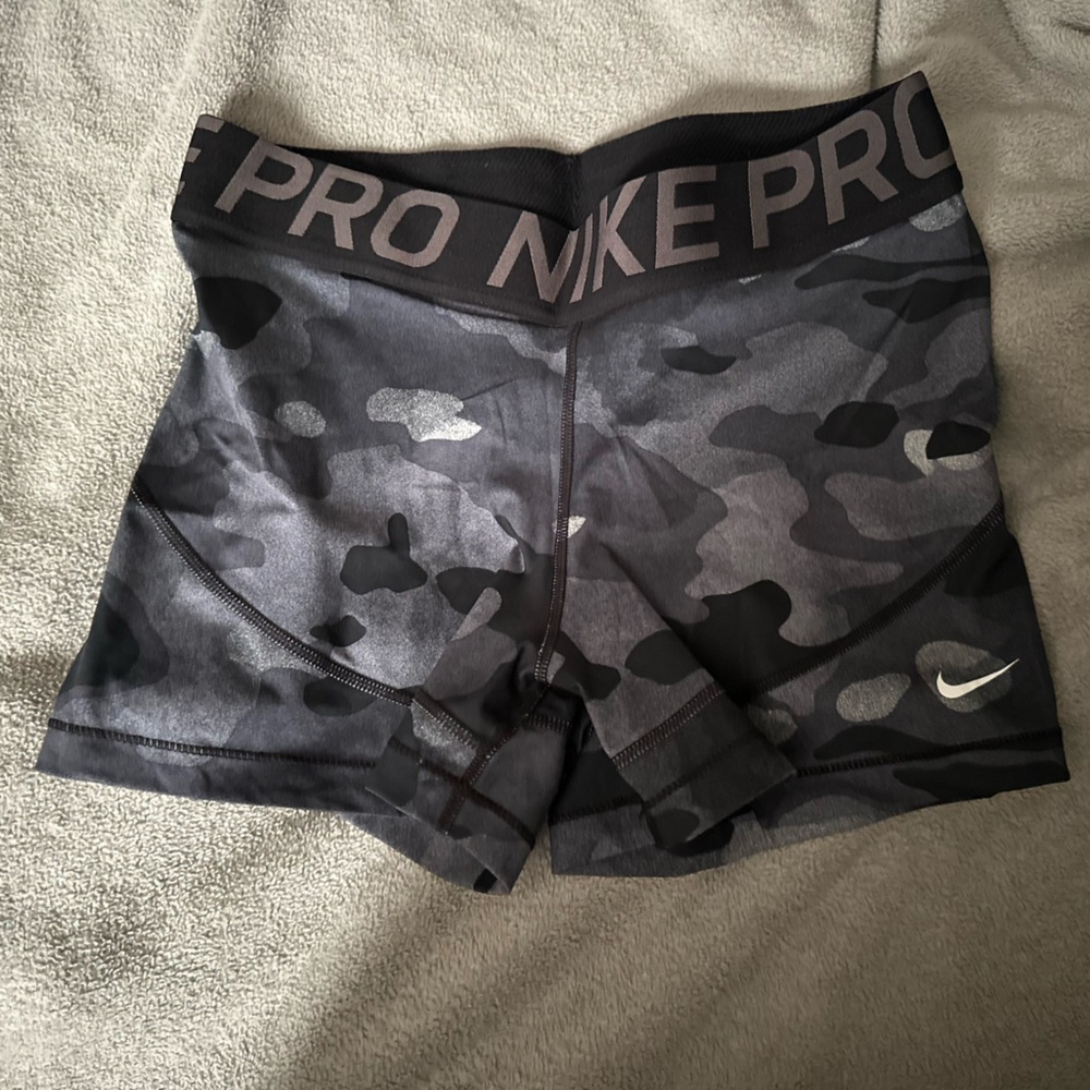 Nike Pro
Women's 3" Shorts